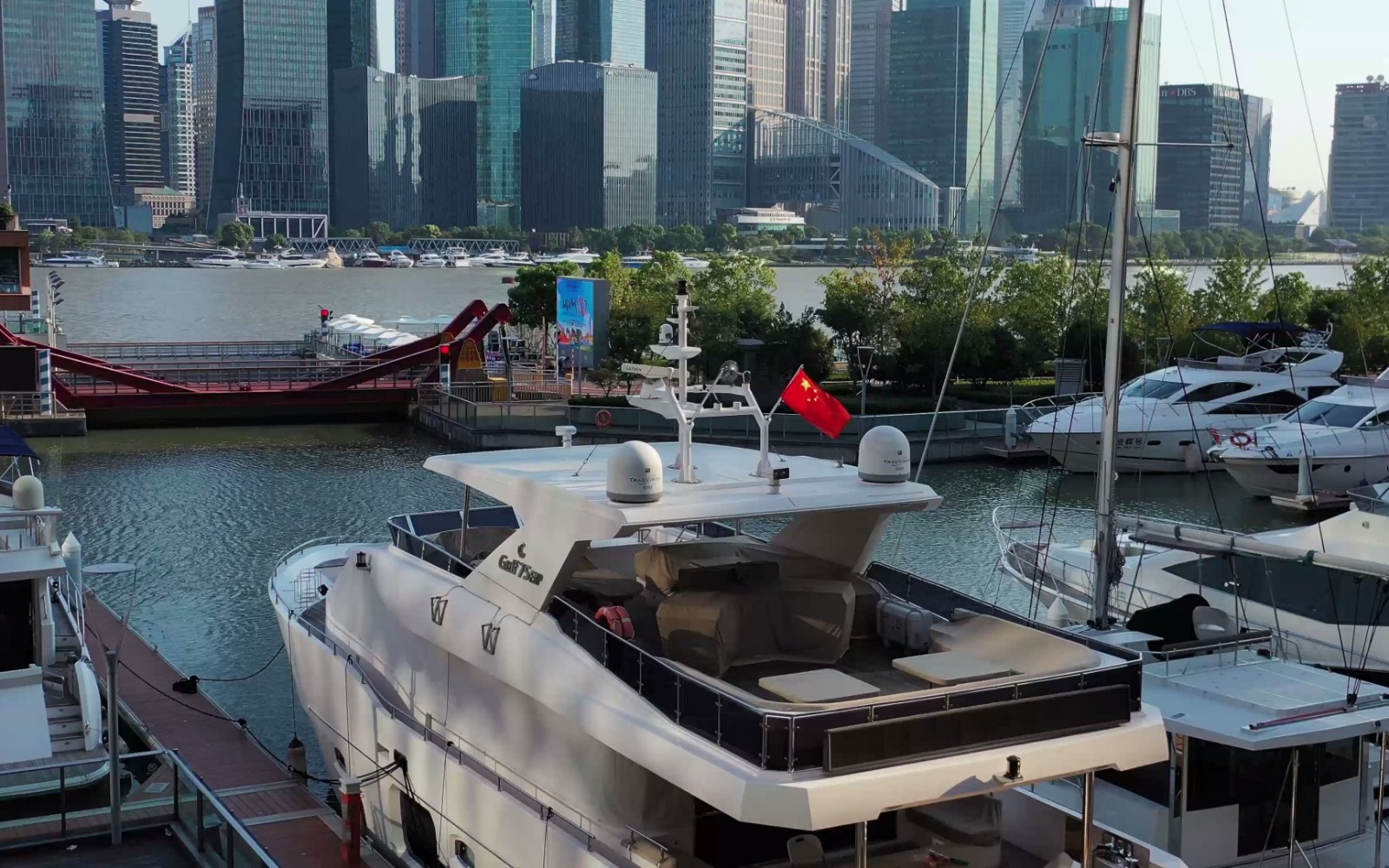 Boat-cruise-on-the-Huangpu-river